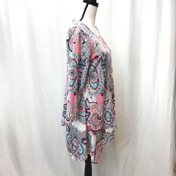 NWOT Fashion & Best Floral Sharkbite Tunic Top - Picture 2 of 5